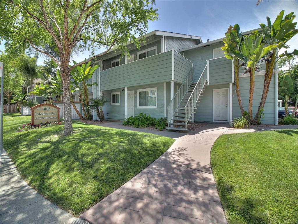 499 N Fair Oaks photo 3